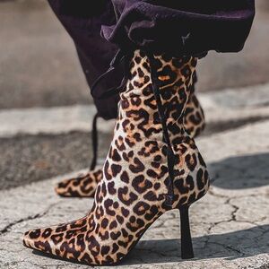 NEW STEVE MADDEN vakay laopard fleece sock booties size 6:5